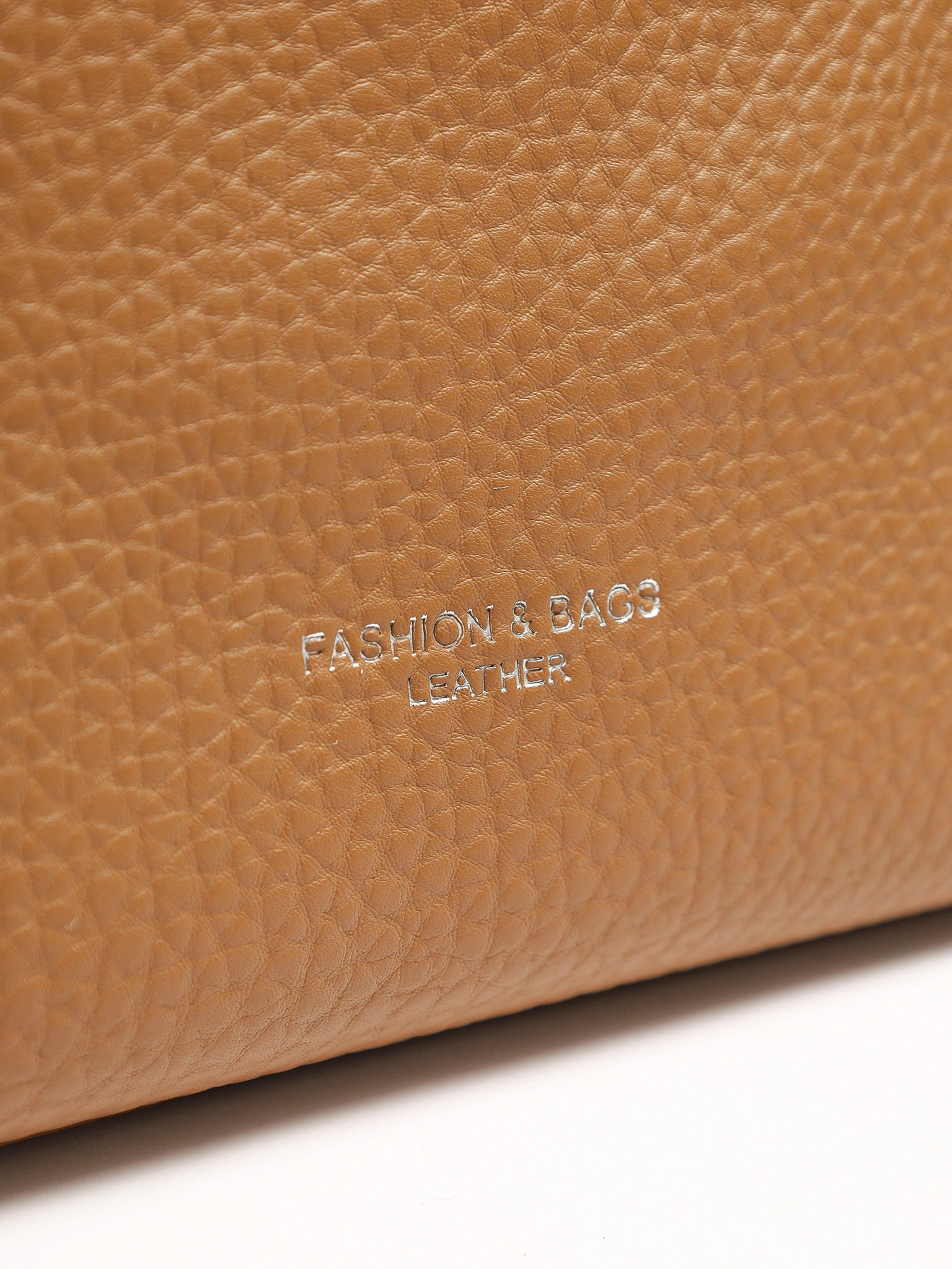 Сумка-кроссбоди  с декоративным брелком в ассортименте